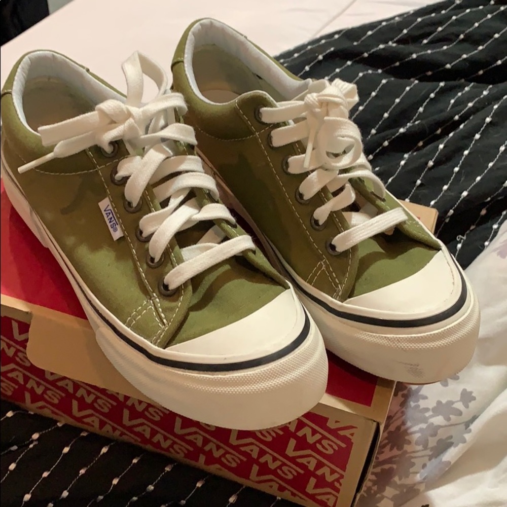 Vans sneakers !